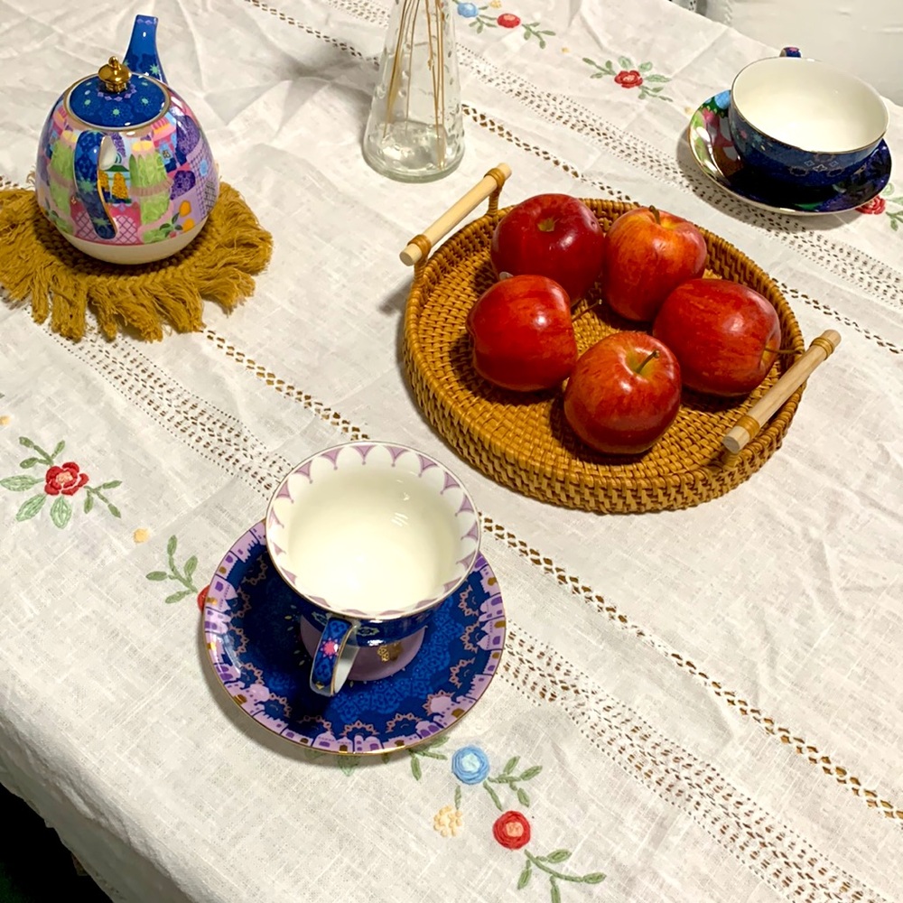 ✨ April Cornell Embroidered Table Linen - Picture 9 of 15